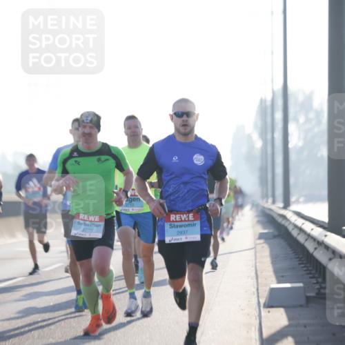 03.10.2025 - Köhlbrandbrückenlauf Jannik Wohlers http://msf.ph/oto/9055290 03.10.2025 09:12:48 Position 3 2833, 2703, 0, 2937 meine-sportfotos.de