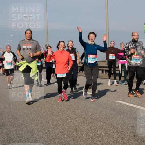 03.10.2025 - Köhlbrandbrückenlauf Fabian Wolf http://msf.ph/oto/9055291 03.10.2025 10:03:01 Position 3 2918, 2916, 1669, 2917 meine-sportfotos.de