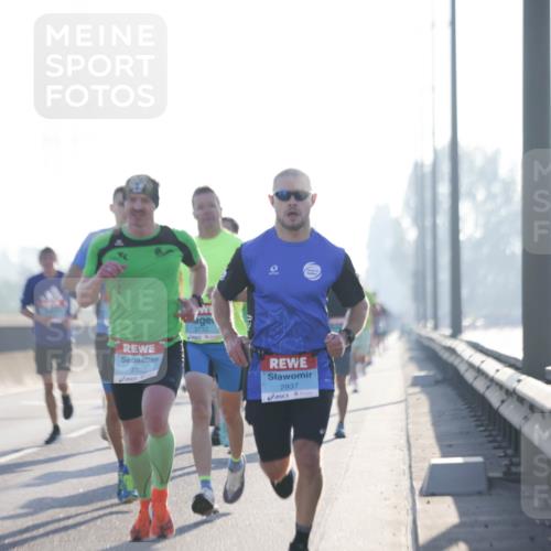 03.10.2025 - Köhlbrandbrückenlauf Jannik Wohlers http://msf.ph/oto/9055295 03.10.2025 09:12:48 Position 3 2933, 2703, 3712, 2937 meine-sportfotos.de