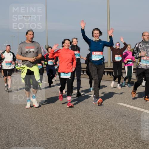 03.10.2025 - Köhlbrandbrückenlauf Fabian Wolf http://msf.ph/oto/9055301 03.10.2025 10:03:01 Position 3 2918, 3215, 2916, 1, 1669, 2917 meine-sportfotos.de