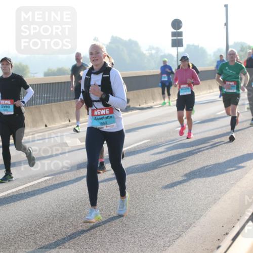 03.10.2025 - Köhlbrandbrückenlauf Lena Gebhardt http://msf.ph/oto/9055304 03.10.2025 09:16:54 Position 1 1043, 1553 meine-sportfotos.de