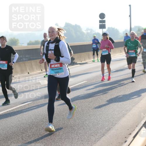 03.10.2025 - Köhlbrandbrückenlauf Lena Gebhardt http://msf.ph/oto/9055317 03.10.2025 09:16:54 Position 1 1043, 1553 meine-sportfotos.de