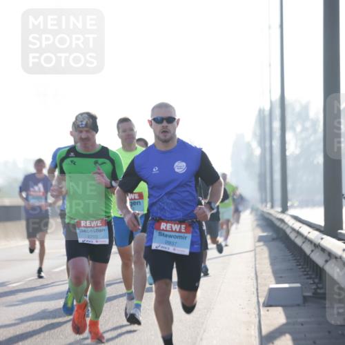 03.10.2025 - Köhlbrandbrückenlauf Jannik Wohlers http://msf.ph/oto/9055319 03.10.2025 09:12:48 Position 3 933, 2703, 2937 meine-sportfotos.de