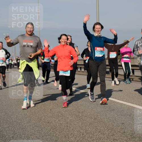 03.10.2025 - Köhlbrandbrückenlauf Fabian Wolf http://msf.ph/oto/9055320 03.10.2025 10:03:02 Position 3 2918, 2916, 1669 meine-sportfotos.de