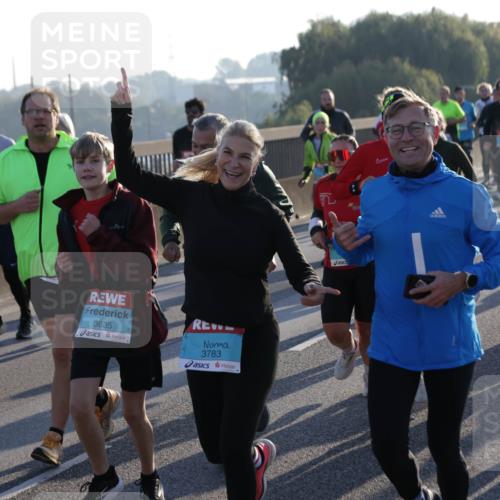 03.10.2025 - Köhlbrandbrückenlauf Jannik Wohlers http://msf.ph/oto/9055327 03.10.2025 09:20:33 Position 3 3635, 3783, 2970 meine-sportfotos.de