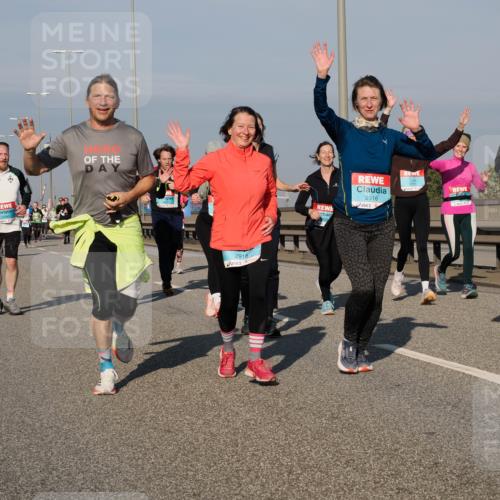 03.10.2025 - Köhlbrandbrückenlauf Fabian Wolf http://msf.ph/oto/9055329 03.10.2025 10:03:02 Position 3 2918, 3770, 2916, 1669 meine-sportfotos.de