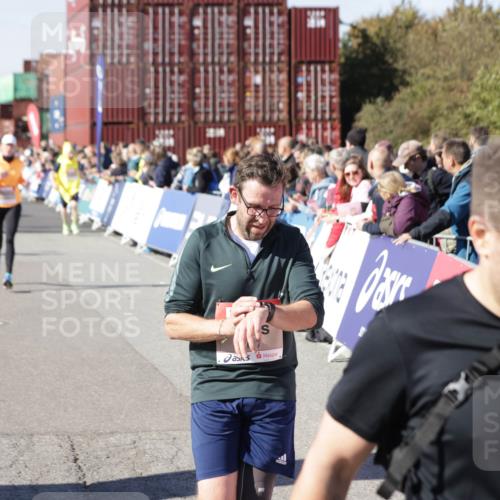 03.10.2025 - Köhlbrandbrückenlauf Jannik Wohlers http://msf.ph/oto/9055338 03.10.2025 13:10:20 Ziel 4147, 4343, 4364, 4479, 4683, 4710, 4711, 4774, 4822, 5029, 6587, 6781, 6813 meine-sportfotos.de