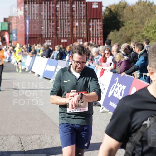 03.10.2025 - Köhlbrandbrückenlauf Jannik Wohlers http://msf.ph/oto/9055342 03.10.2025 13:10:21 Ziel 4147, 4343, 4364, 4479, 4683, 4710, 4711, 4774, 4822, 5029, 6587, 6781, 6782 meine-sportfotos.de