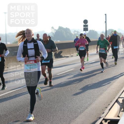 03.10.2025 - Köhlbrandbrückenlauf Lena Gebhardt http://msf.ph/oto/9055344 03.10.2025 09:16:54 Position 1 1043, 1553 meine-sportfotos.de
