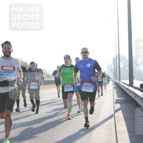 03.10.2025 - Köhlbrandbrückenlauf Jannik Wohlers http://msf.ph/oto/9055345 03.10.2025 09:12:49 Position 3 2933, 2703, 2937 meine-sportfotos.de