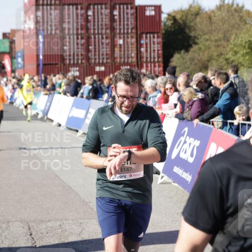 03.10.2025 - Köhlbrandbrückenlauf Jannik Wohlers http://msf.ph/oto/9055346 03.10.2025 13:10:21 Ziel 4147, 4343, 4364, 4479, 4683, 4710, 4711, 4774, 4822, 5029, 6587, 6781, 6782 meine-sportfotos.de
