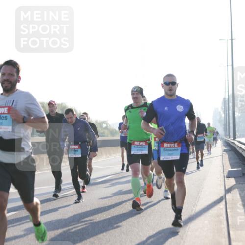 03.10.2025 - Köhlbrandbrückenlauf Jannik Wohlers http://msf.ph/oto/9055348 03.10.2025 09:12:49 Position 3 2933, 2703, 2937 meine-sportfotos.de