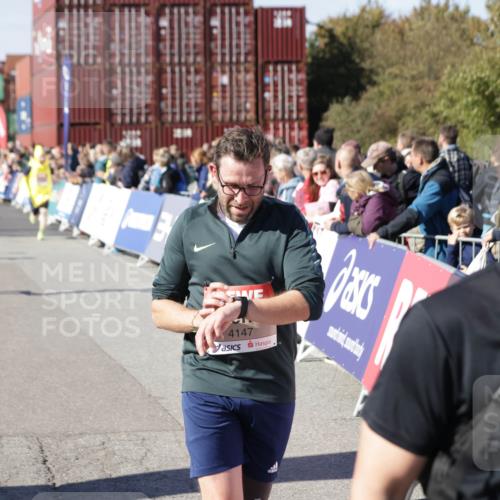 03.10.2025 - Köhlbrandbrückenlauf Jannik Wohlers http://msf.ph/oto/9055349 03.10.2025 13:10:21 Ziel 4147, 4343, 4364, 4479, 4683, 4710, 4711, 4774, 4822, 5029, 6587, 6781, 6782 meine-sportfotos.de