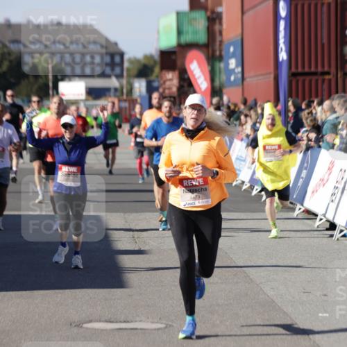 03.10.2025 - Köhlbrandbrückenlauf Jannik Wohlers http://msf.ph/oto/9055355 03.10.2025 13:10:22 Ziel 4147, 4343, 4364, 4479, 4683, 4710, 4711, 4774, 4822, 5029, 6294, 6587, 6781, 6782 meine-sportfotos.de