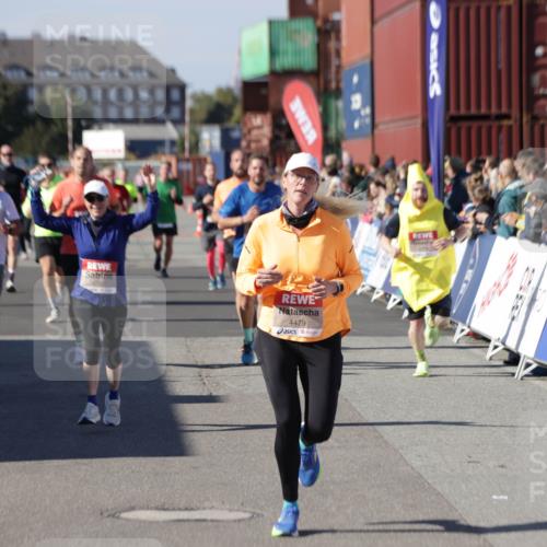 03.10.2025 - Köhlbrandbrückenlauf Jannik Wohlers http://msf.ph/oto/9055359 03.10.2025 13:10:22 Ziel 4147, 4343, 4364, 4479, 4683, 4710, 4711, 4774, 4822, 5029, 6294, 6587, 6781, 6782 meine-sportfotos.de