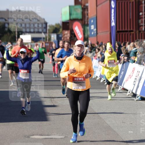 03.10.2025 - Köhlbrandbrückenlauf Jannik Wohlers http://msf.ph/oto/9055368 03.10.2025 13:10:22 Ziel 4147, 4343, 4364, 4479, 4683, 4710, 4711, 4774, 4822, 5029, 6294, 6587, 6781, 6782 meine-sportfotos.de