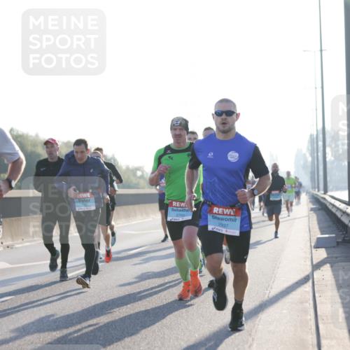 03.10.2025 - Köhlbrandbrückenlauf Jannik Wohlers http://msf.ph/oto/9055369 03.10.2025 09:12:49 Position 3 2933, 3337, 2703, 2937 meine-sportfotos.de