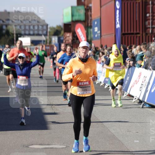 03.10.2025 - Köhlbrandbrückenlauf Jannik Wohlers http://msf.ph/oto/9055379 03.10.2025 13:10:22 Ziel 4147, 4343, 4364, 4479, 4683, 4710, 4711, 4774, 4822, 5029, 6294, 6587, 6781, 6782 meine-sportfotos.de