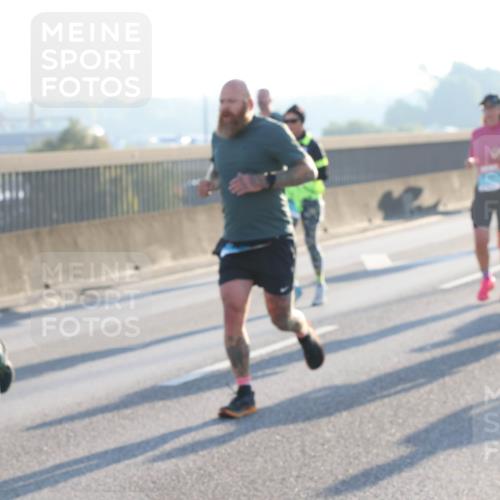 03.10.2025 - Köhlbrandbrückenlauf Lena Gebhardt http://msf.ph/oto/9055380 03.10.2025 09:16:55 Position 1 1553 meine-sportfotos.de