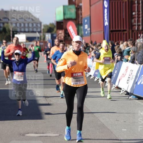 03.10.2025 - Köhlbrandbrückenlauf Jannik Wohlers http://msf.ph/oto/9055388 03.10.2025 13:10:22 Ziel 4147, 4343, 4364, 4479, 4683, 4710, 4711, 4774, 4822, 5029, 6294, 6587, 6781, 6782 meine-sportfotos.de