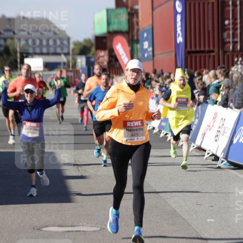 03.10.2025 - Köhlbrandbrückenlauf Jannik Wohlers http://msf.ph/oto/9055392 03.10.2025 13:10:22 Ziel 4147, 4343, 4364, 4479, 4683, 4710, 4711, 4774, 4822, 5029, 6294, 6587, 6781, 6782 meine-sportfotos.de