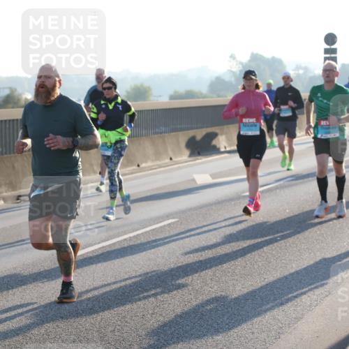 03.10.2025 - Köhlbrandbrückenlauf Lena Gebhardt http://msf.ph/oto/9055397 03.10.2025 09:16:56 Position 1  meine-sportfotos.de