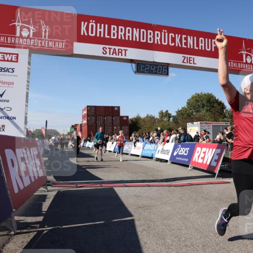 03.10.2025 - Köhlbrandbrückenlauf Lena Gebhardt http://msf.ph/oto/9055408 03.10.2025 13:24:06 Ziel 4442, 4529, 4647, 4657, 4698, 5106, 5361, 5387, 5389, 5419, 5709, 6119, 6442, 6443, 6557, 6643, 6701 meine-sportfotos.de