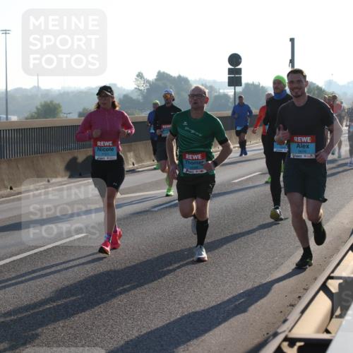 03.10.2025 - Köhlbrandbrückenlauf Lena Gebhardt http://msf.ph/oto/9055411 03.10.2025 09:16:56 Position 1 1123, 3659 meine-sportfotos.de