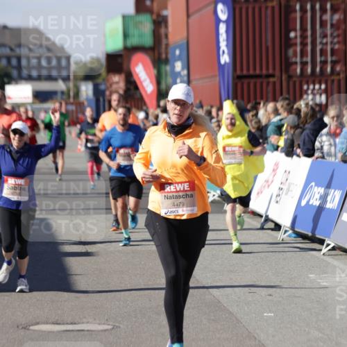 03.10.2025 - Köhlbrandbrückenlauf Jannik Wohlers http://msf.ph/oto/9055417 03.10.2025 13:10:22 Ziel 4147, 4343, 4364, 4479, 4683, 4710, 4711, 4774, 4822, 5029, 6294, 6587, 6781, 6782 meine-sportfotos.de