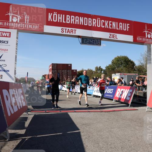 03.10.2025 - Köhlbrandbrückenlauf Lena Gebhardt http://msf.ph/oto/9055418 03.10.2025 13:24:08 Ziel 4442, 4529, 4647, 4657, 4698, 4942, 5106, 5321, 5350, 5361, 5387, 5389, 5419, 5432, 5986, 6119, 6168, 6169, 6442, 6443, 6557, 6643, 6701 meine-sportfotos.de