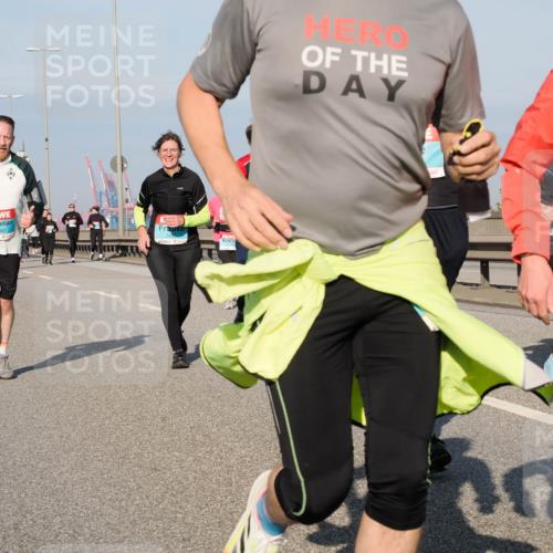 03.10.2025 - Köhlbrandbrückenlauf Fabian Wolf http://msf.ph/oto/9055421 03.10.2025 10:03:04 Position 3 2690, 1698 meine-sportfotos.de