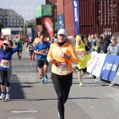 03.10.2025 - Köhlbrandbrückenlauf Jannik Wohlers http://msf.ph/oto/9055426 03.10.2025 13:10:22 Ziel 4147, 4343, 4364, 4479, 4683, 4710, 4711, 4774, 4822, 5029, 6294, 6587, 6781, 6782 meine-sportfotos.de