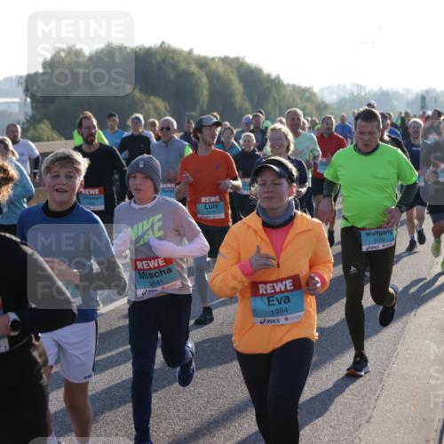 03.10.2025 - Köhlbrandbrückenlauf Jannik Wohlers http://msf.ph/oto/9055431 03.10.2025 09:20:35 Position 3 2841, 1994, 3109 meine-sportfotos.de