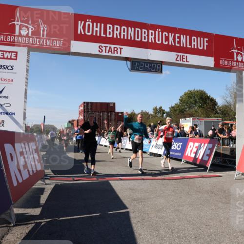 03.10.2025 - Köhlbrandbrückenlauf Lena Gebhardt http://msf.ph/oto/9055433 03.10.2025 13:24:08 Ziel 4442, 4529, 4647, 4657, 4698, 4942, 5106, 5321, 5350, 5361, 5387, 5389, 5419, 5432, 5986, 6119, 6168, 6169, 6442, 6443, 6557, 6643, 6701 meine-sportfotos.de