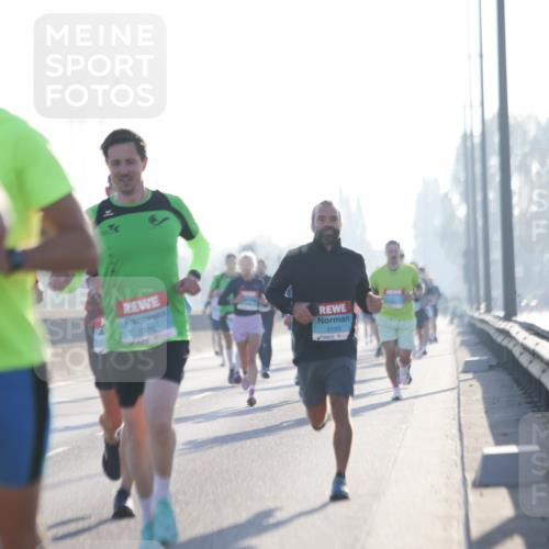 03.10.2025 - Köhlbrandbrückenlauf Jannik Wohlers http://msf.ph/oto/9055435 03.10.2025 09:12:51 Position 3 2705, 3193 meine-sportfotos.de