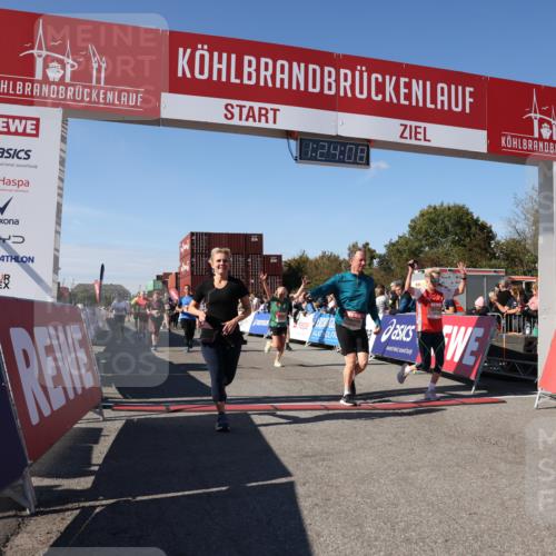 03.10.2025 - Köhlbrandbrückenlauf Lena Gebhardt http://msf.ph/oto/9055440 03.10.2025 13:24:09 Ziel 4442, 4529, 4647, 4657, 4698, 4942, 4943, 5106, 5321, 5350, 5361, 5387, 5389, 5419, 5432, 5986, 6119, 6168, 6169, 6442, 6443, 6557, 6643, 6701 meine-sportfotos.de