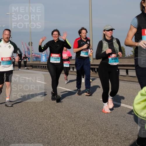 03.10.2025 - Köhlbrandbrückenlauf Fabian Wolf http://msf.ph/oto/9055446 03.10.2025 10:03:04 Position 3 2690, 3, 3480, 604, 3407, 2068, 3215 meine-sportfotos.de