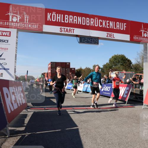 03.10.2025 - Köhlbrandbrückenlauf Lena Gebhardt http://msf.ph/oto/9055449 03.10.2025 13:24:09 Ziel 4442, 4529, 4647, 4657, 4698, 4942, 4943, 5106, 5321, 5350, 5361, 5387, 5389, 5419, 5432, 5986, 6119, 6168, 6169, 6442, 6443, 6557, 6643, 6701 meine-sportfotos.de