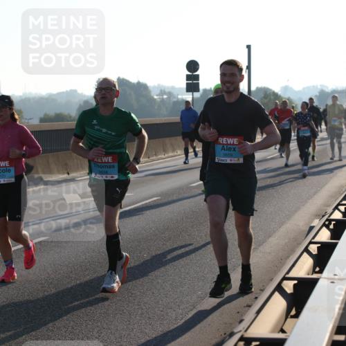 03.10.2025 - Köhlbrandbrückenlauf Lena Gebhardt http://msf.ph/oto/9055453 03.10.2025 09:16:57 Position 1 1123, 3658, 3659 meine-sportfotos.de