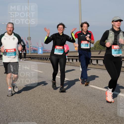 03.10.2025 - Köhlbrandbrückenlauf Fabian Wolf http://msf.ph/oto/9055464 03.10.2025 10:03:05 Position 3 2690, 3480, 3407, 2068 meine-sportfotos.de