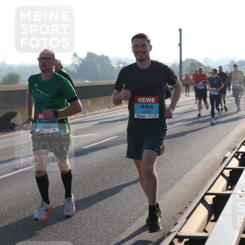 03.10.2025 - Köhlbrandbrückenlauf Lena Gebhardt http://msf.ph/oto/9055467 03.10.2025 09:16:57 Position 1 1123, 3658, 3659 meine-sportfotos.de