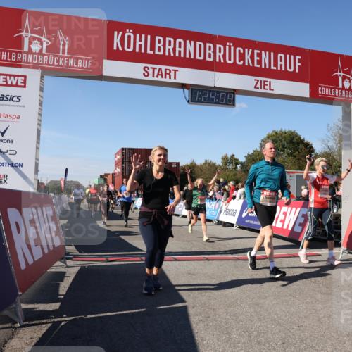03.10.2025 - Köhlbrandbrückenlauf Lena Gebhardt http://msf.ph/oto/9055489 03.10.2025 13:24:09 Ziel 4442, 4529, 4647, 4657, 4698, 4942, 4943, 5106, 5321, 5350, 5361, 5387, 5389, 5419, 5432, 5986, 6119, 6168, 6169, 6442, 6443, 6557, 6643, 6701 meine-sportfotos.de