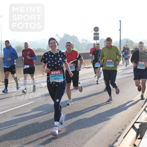 03.10.2025 - Köhlbrandbrückenlauf Lena Gebhardt http://msf.ph/oto/9055505 03.10.2025 09:17:02 Position 1 2979 meine-sportfotos.de