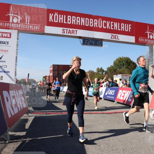 03.10.2025 - Köhlbrandbrückenlauf Lena Gebhardt http://msf.ph/oto/9055508 03.10.2025 13:24:10 Ziel 4286, 4442, 4529, 4657, 4698, 4942, 4943, 5085, 5106, 5321, 5350, 5387, 5389, 5419, 5432, 5986, 6119, 6168, 6169, 6442, 6443, 6557, 6643, 6701 meine-sportfotos.de