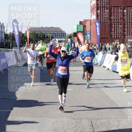 03.10.2025 - Köhlbrandbrückenlauf Jannik Wohlers http://msf.ph/oto/9055511 03.10.2025 13:10:24 Ziel 4147, 4364, 4429, 4479, 4683, 4710, 4711, 4774, 4822, 5029, 6294, 6587, 6781, 6782 meine-sportfotos.de