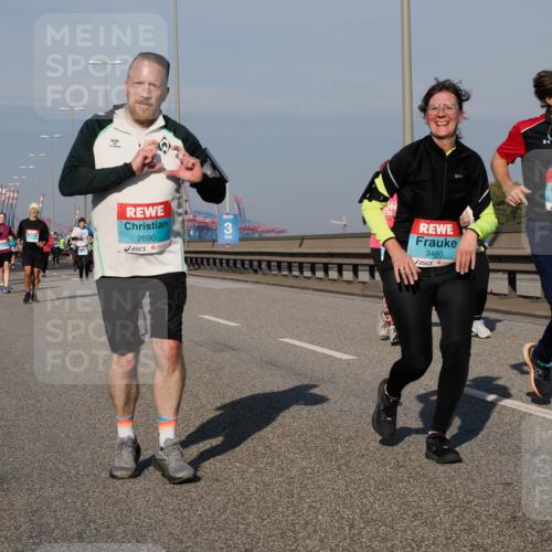 03.10.2025 - Köhlbrandbrückenlauf Fabian Wolf http://msf.ph/oto/9055514 03.10.2025 10:03:05 Position 3 2690, 3480, 3407 meine-sportfotos.de