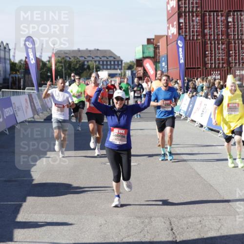 03.10.2025 - Köhlbrandbrückenlauf Jannik Wohlers http://msf.ph/oto/9055523 03.10.2025 13:10:24 Ziel 4147, 4364, 4429, 4479, 4683, 4710, 4711, 4774, 4822, 5029, 6294, 6587, 6781, 6782 meine-sportfotos.de