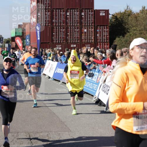 03.10.2025 - Köhlbrandbrückenlauf Jannik Wohlers http://msf.ph/oto/9055527 03.10.2025 13:10:25 Ziel 4147, 4364, 4429, 4479, 4710, 4711, 4774, 4822, 5029, 5689, 6024, 6294, 6587, 6781, 6782 meine-sportfotos.de