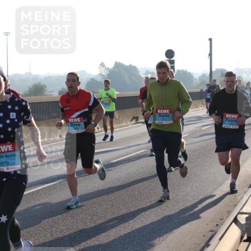 03.10.2025 - Köhlbrandbrückenlauf Lena Gebhardt http://msf.ph/oto/9055534 03.10.2025 09:17:02 Position 1 2979, 1297, 1517, 1504 meine-sportfotos.de