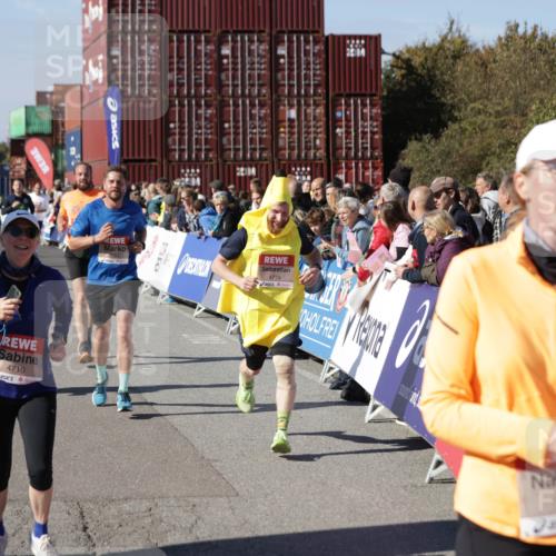 03.10.2025 - Köhlbrandbrückenlauf Jannik Wohlers http://msf.ph/oto/9055545 03.10.2025 13:10:25 Ziel 4147, 4364, 4429, 4479, 4710, 4711, 4774, 4822, 5029, 5689, 6024, 6294, 6587, 6781, 6782 meine-sportfotos.de